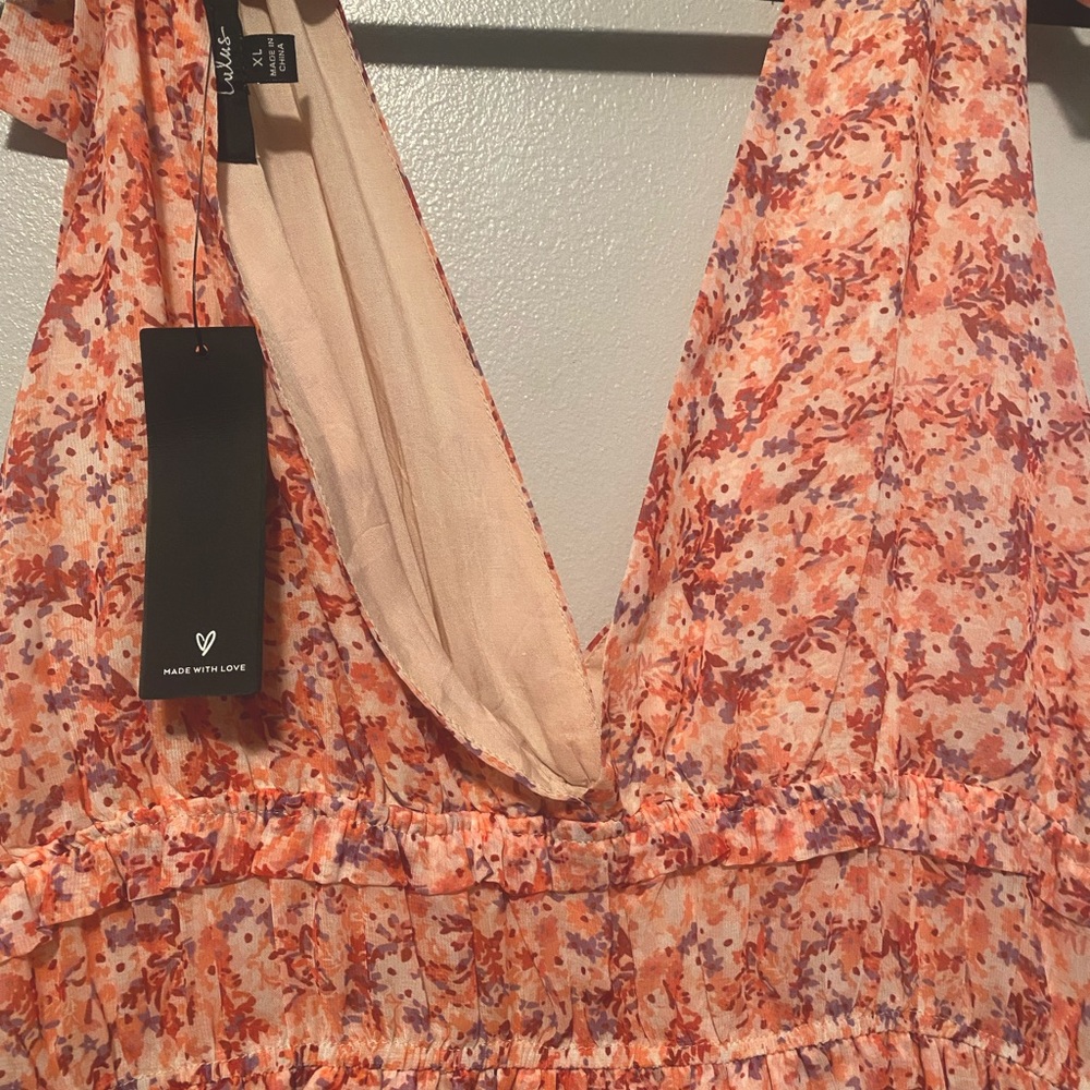 Gorgeous floral summer dress from Lulus. Tags still on, never worn